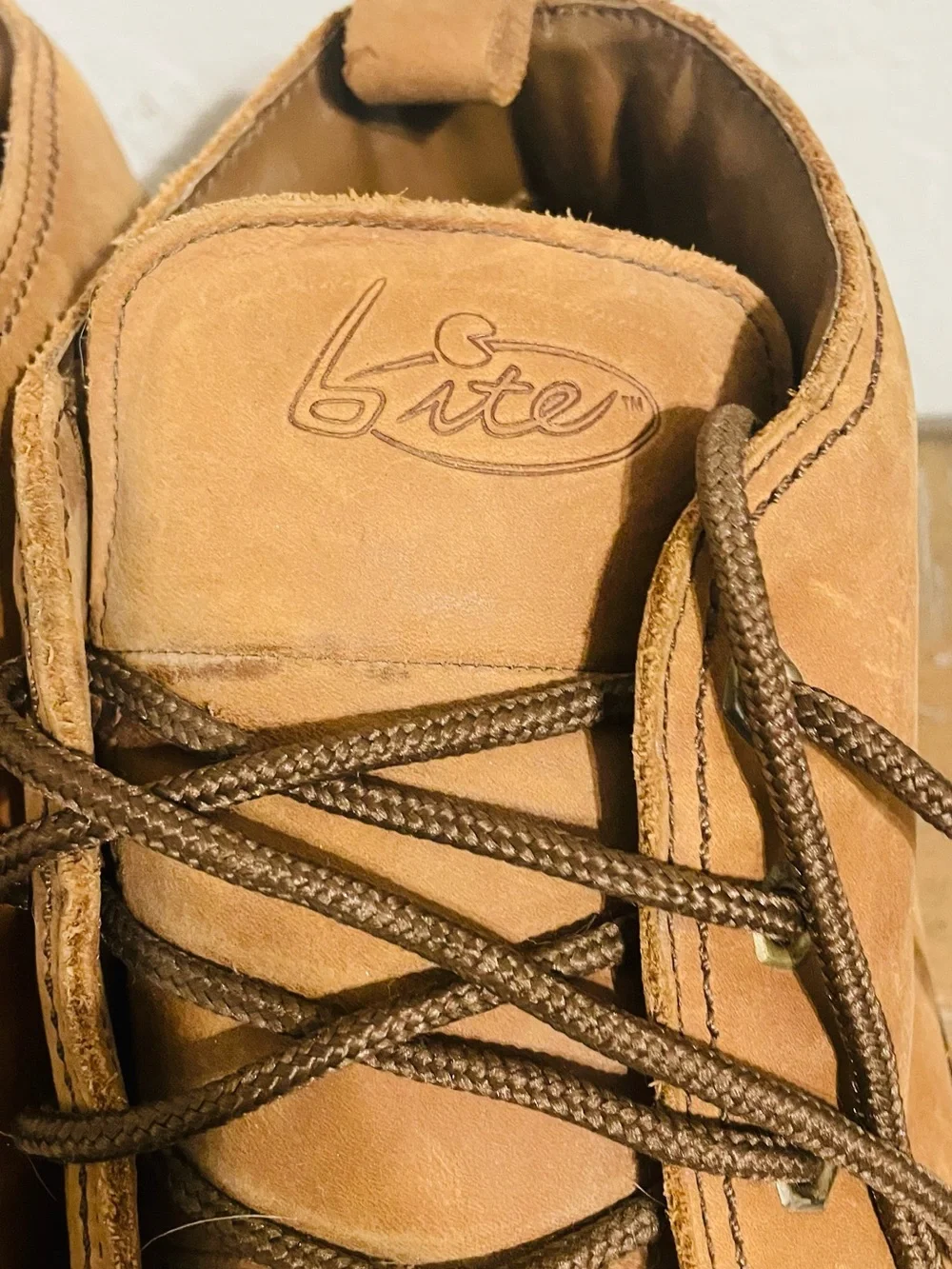 Men's -Up Chukka Boots in Tan by